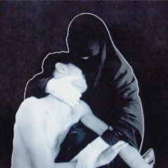 Crystal Castles — Plague